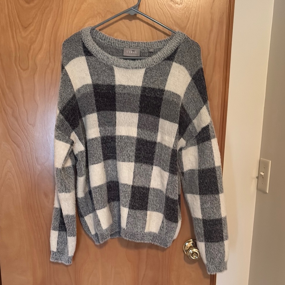 Cyrus Long Sleeved Checkered Sweater | Size Large